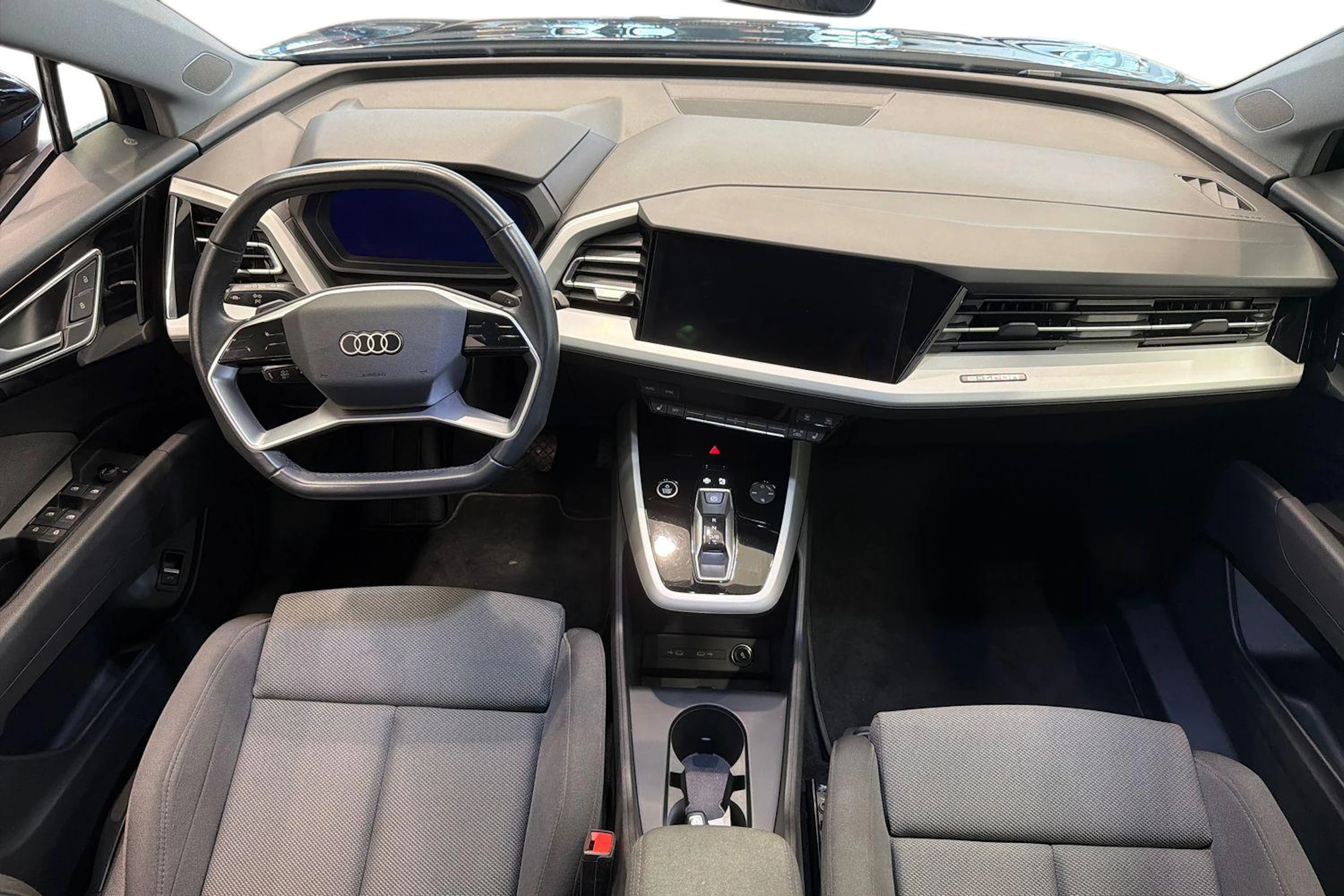 musta Audi Q4 e-tron 2023 kuva 7.
