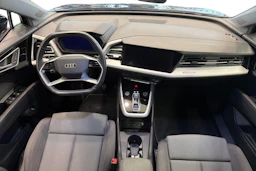 musta Audi Q4 e-tron 2023 kuva 7.