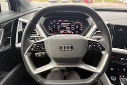 musta Audi Q4 e-tron 2023 kuva 16.