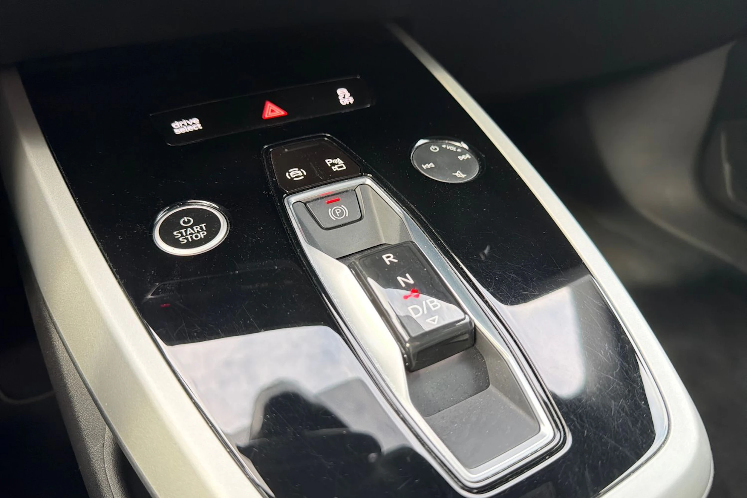 musta Audi Q4 e-tron 2023 kuva 25.