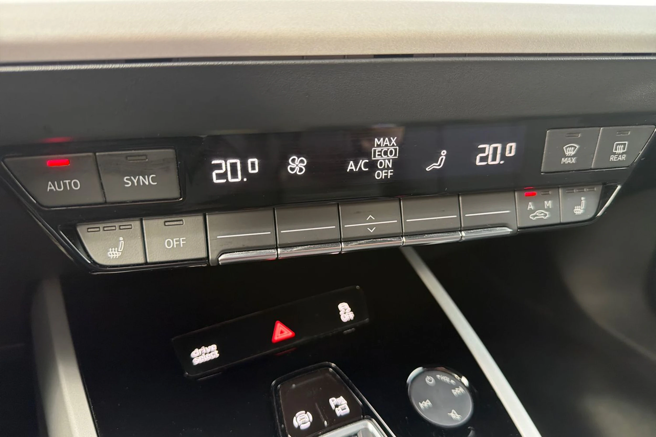 musta Audi Q4 e-tron 2023 kuva 26.