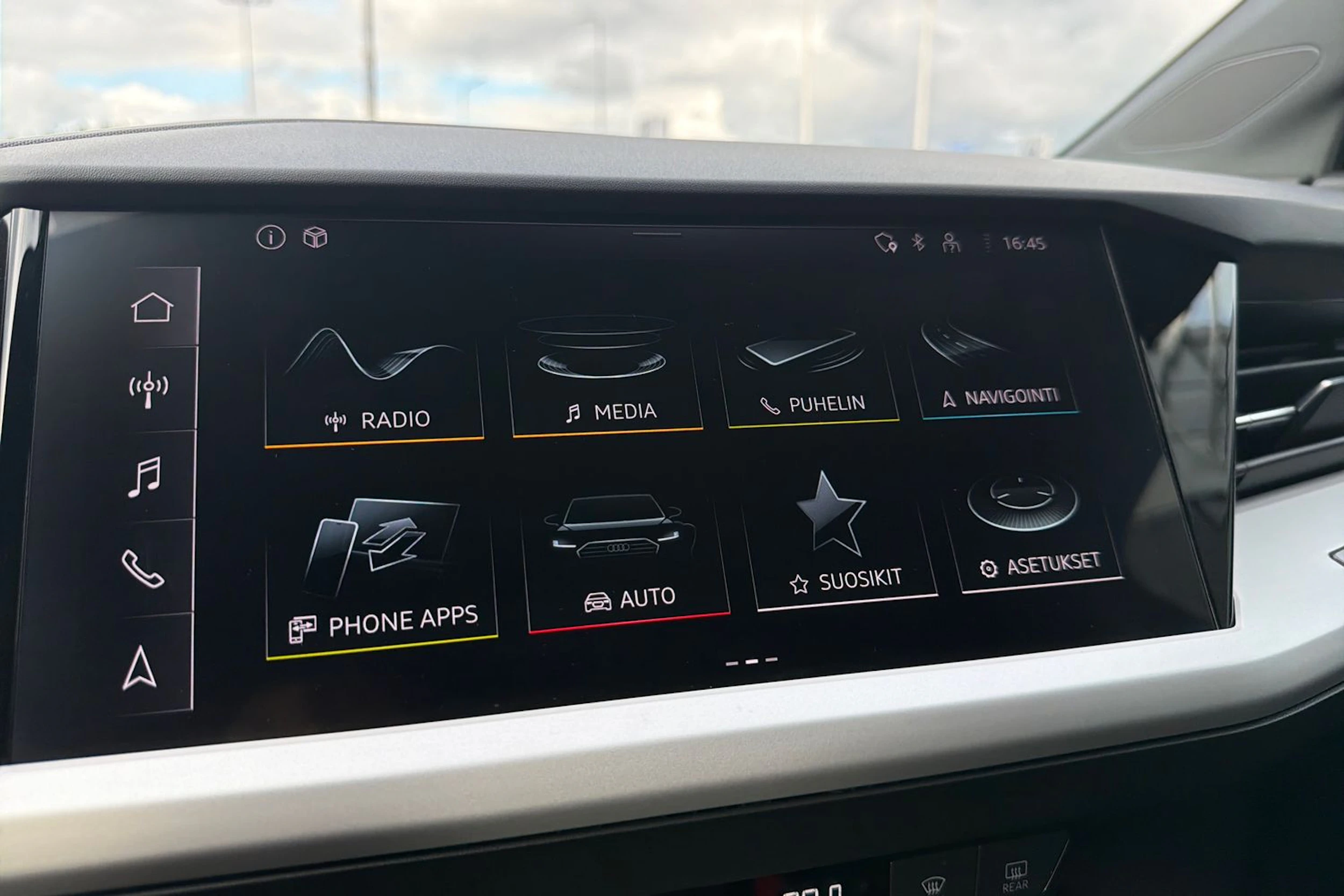 musta Audi Q4 e-tron 2023 kuva 27.