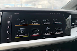 musta Audi Q4 e-tron 2023 kuva 27.