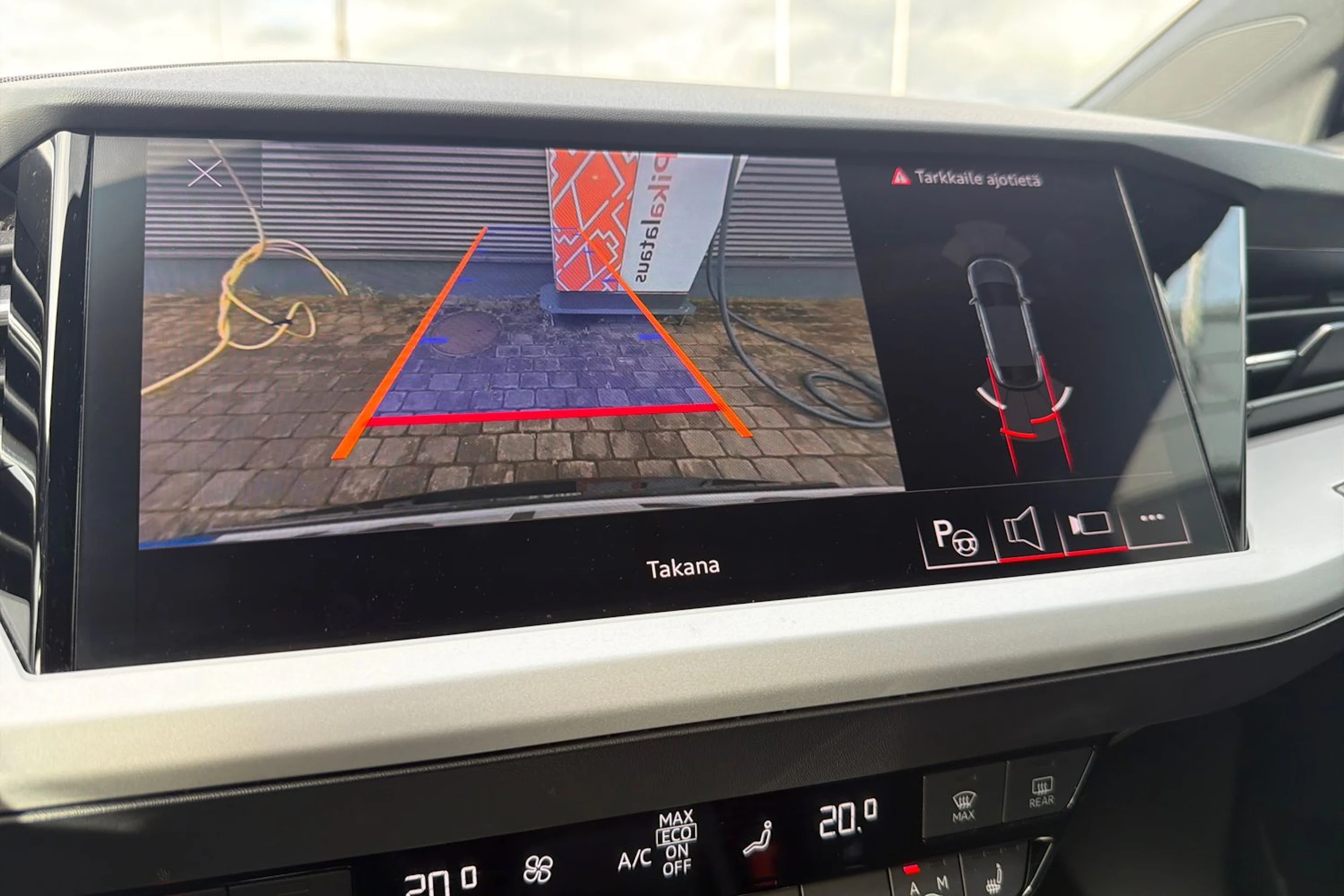 musta Audi Q4 e-tron 2023 kuva 32.