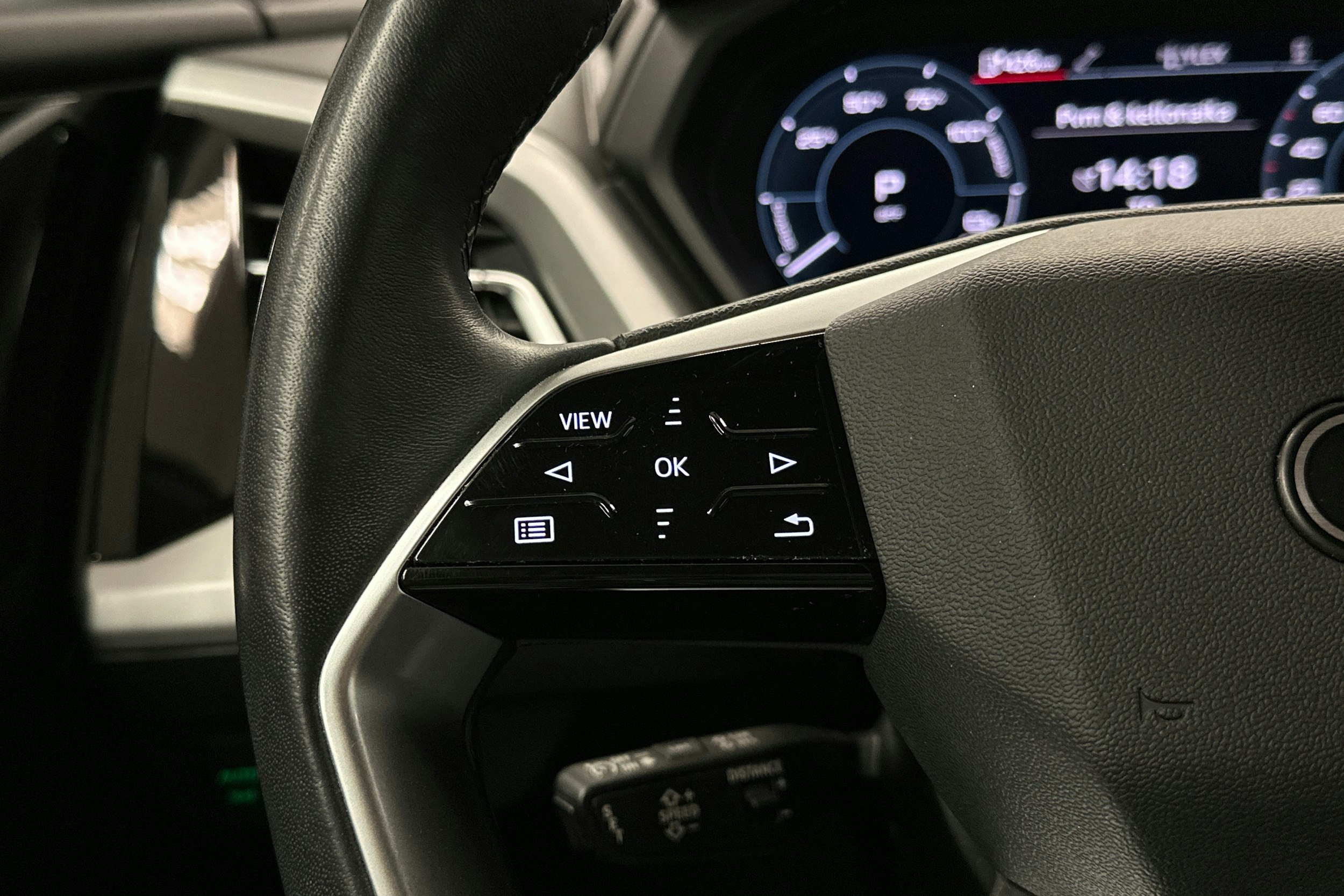 musta Audi Q4 e-tron 2023 kuva 14.