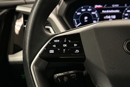 musta Audi Q4 e-tron 2023 kuva 14.