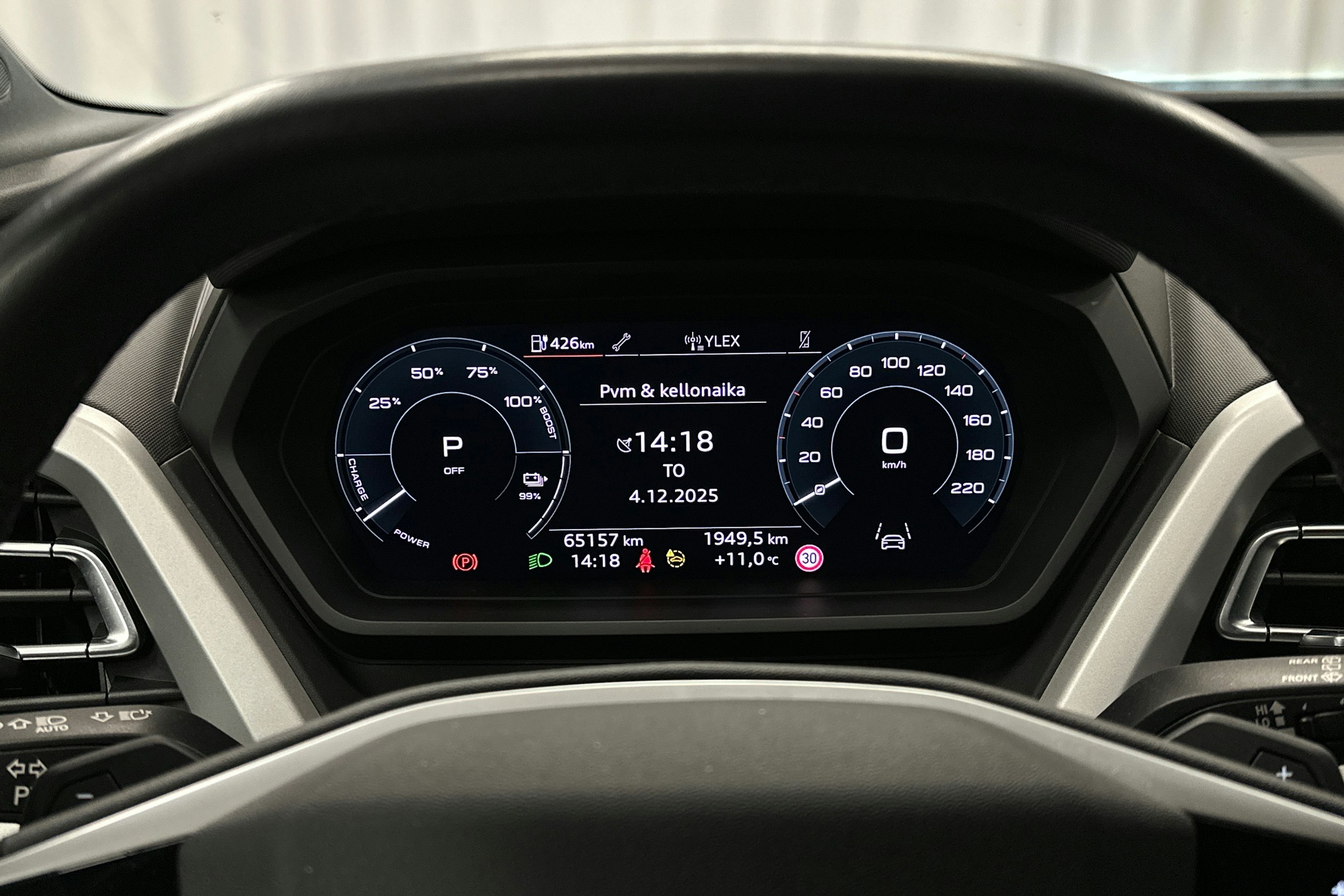 musta Audi Q4 e-tron 2023 kuva 16.