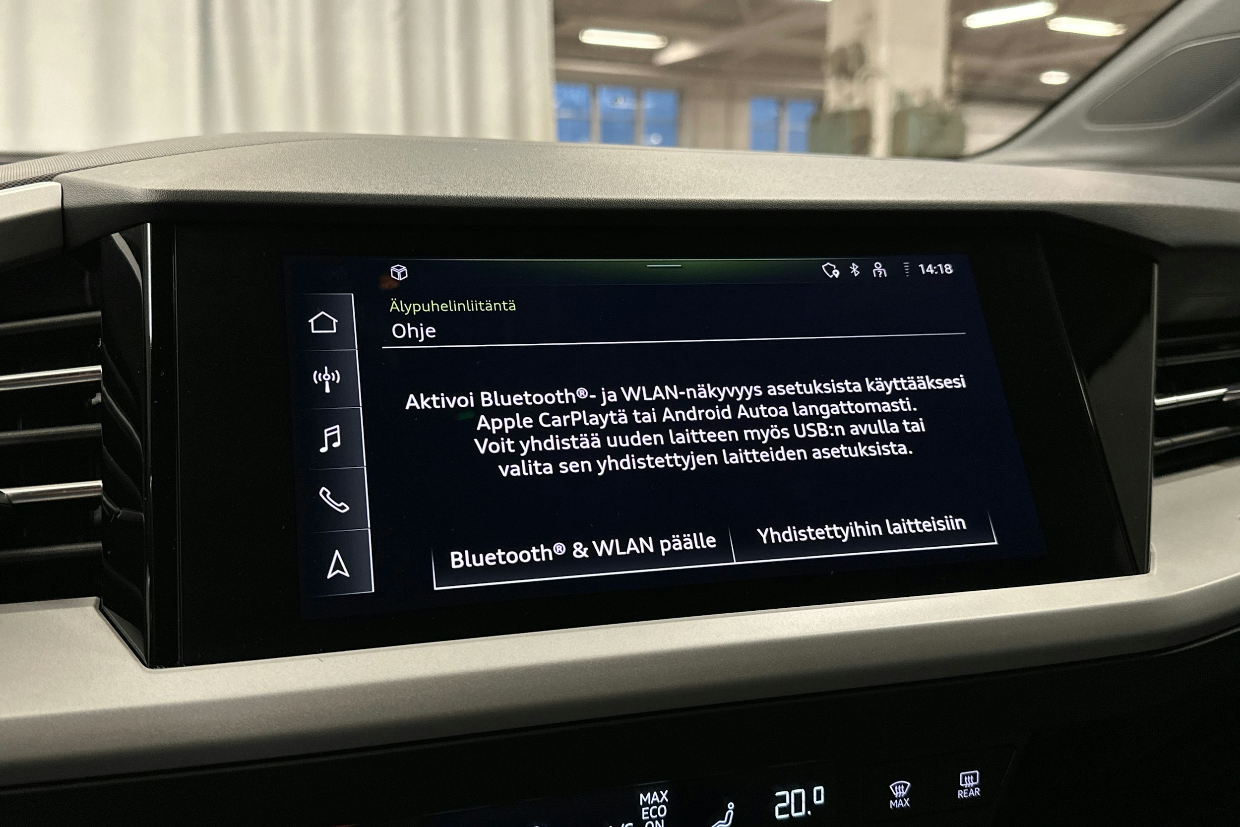 musta Audi Q4 e-tron 2023 kuva 17.