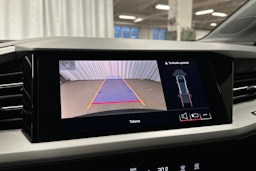 musta Audi Q4 e-tron 2023 kuva 18.