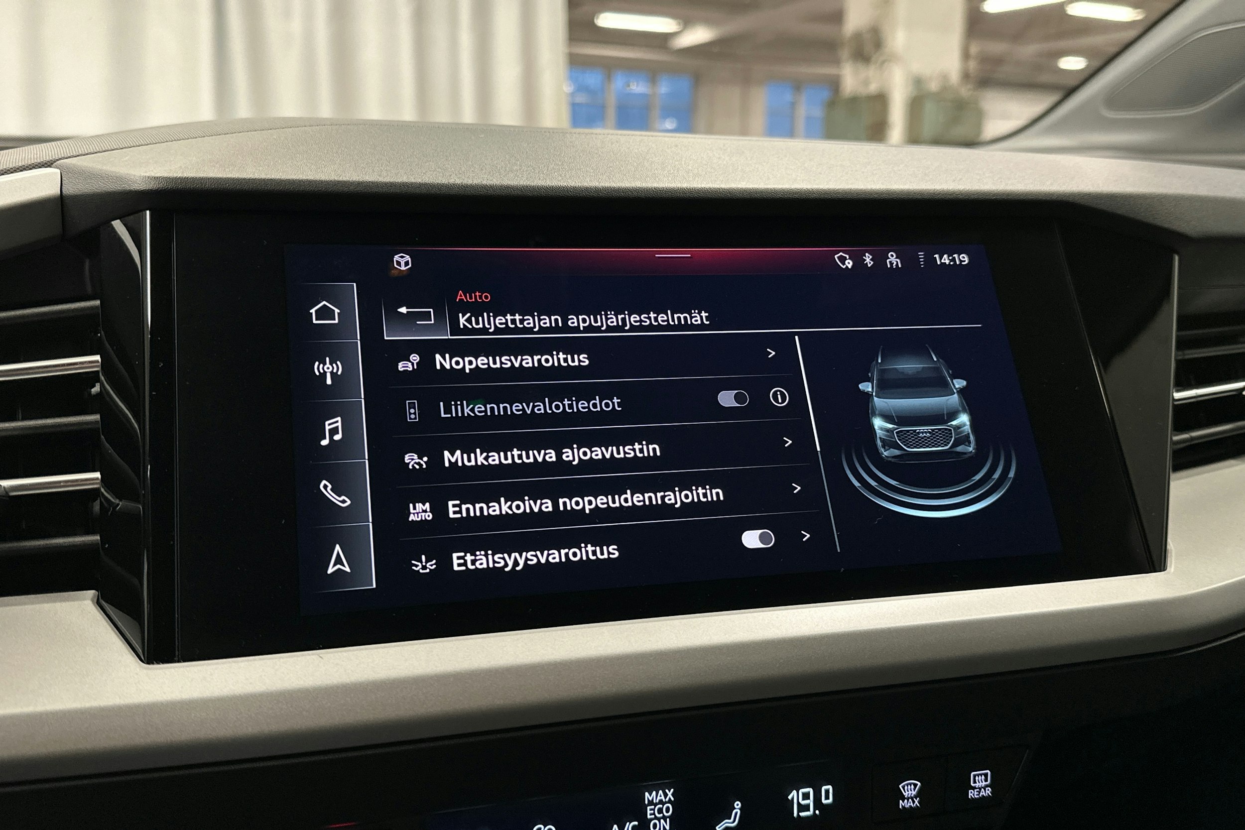 musta Audi Q4 e-tron 2023 kuva 19.