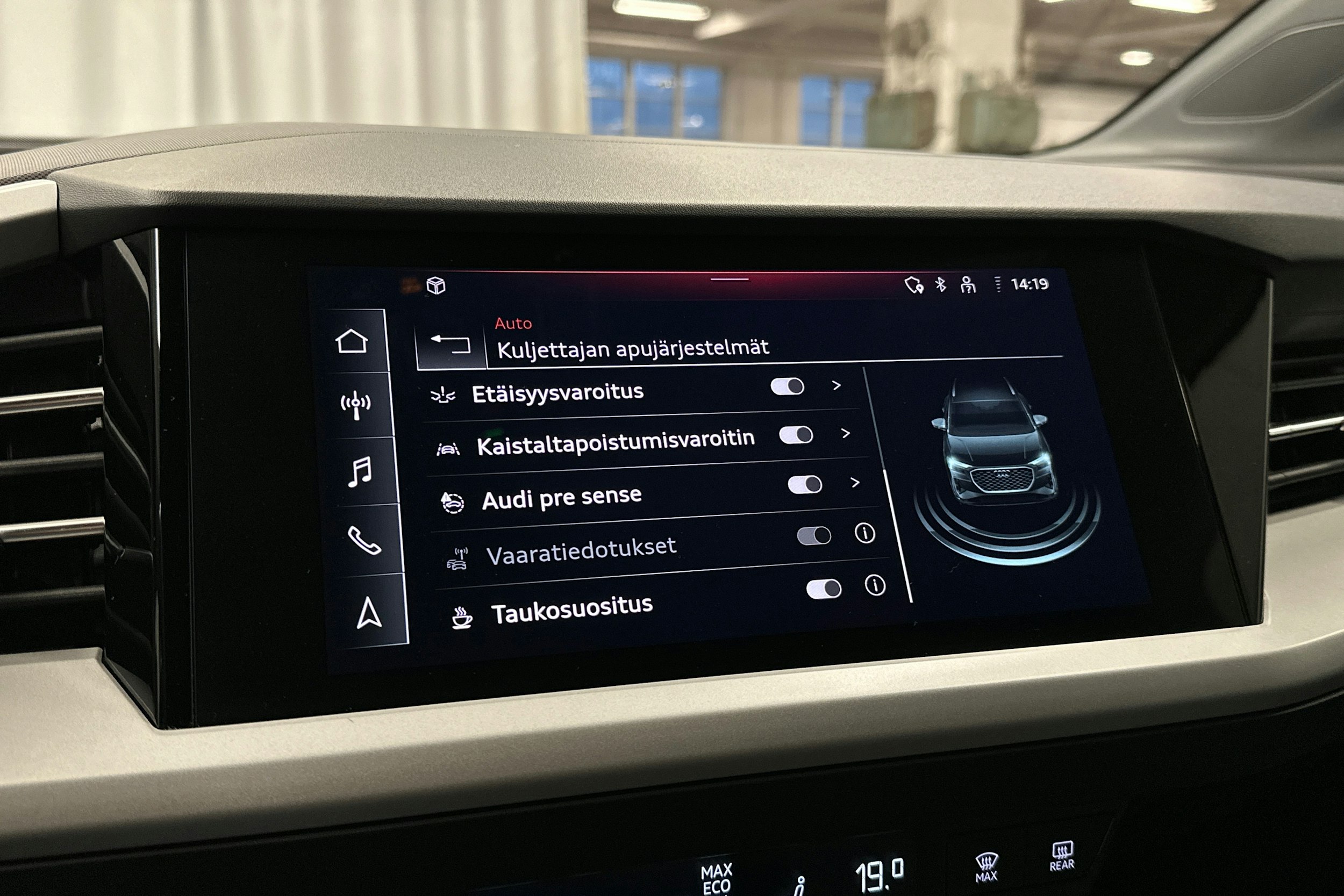 musta Audi Q4 e-tron 2023 kuva 20.