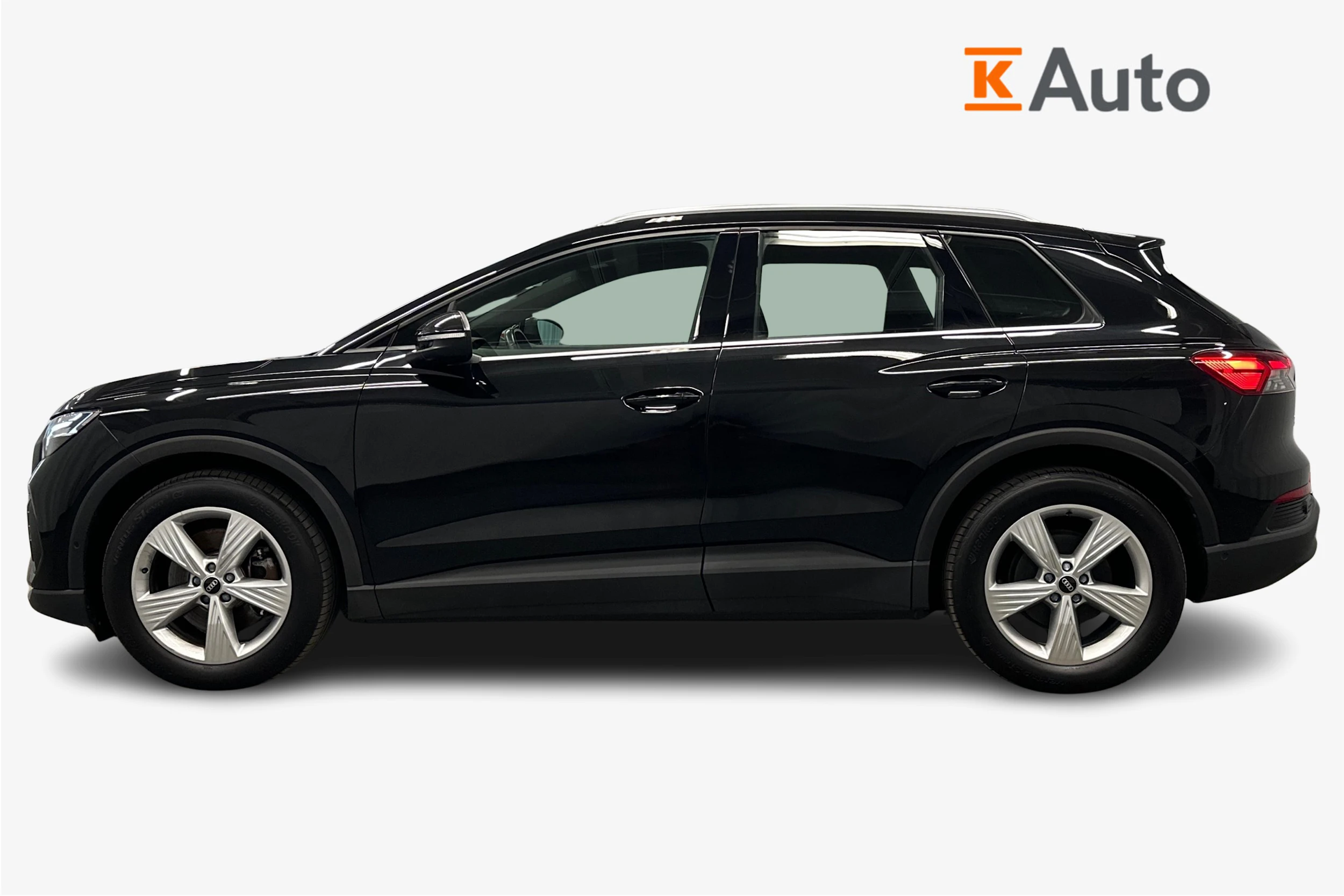 musta Audi Q4 e-tron 2023 kuva 5.