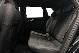 musta Audi Q4 e-tron 2023 kuva 8.