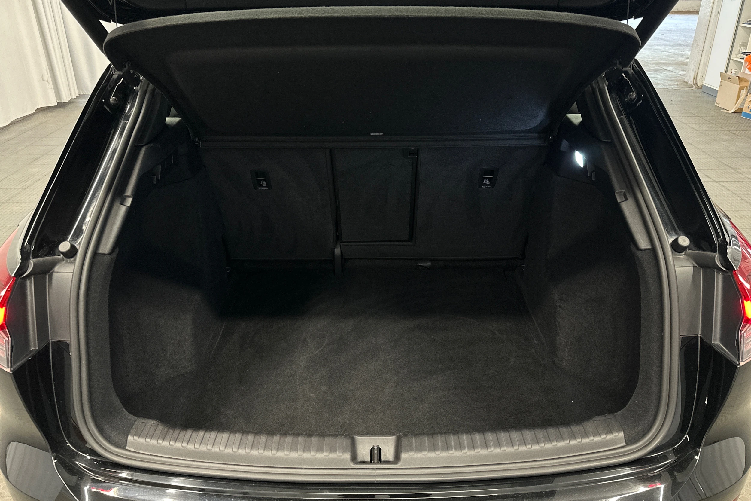 musta Audi Q4 e-tron 2023 kuva 11.