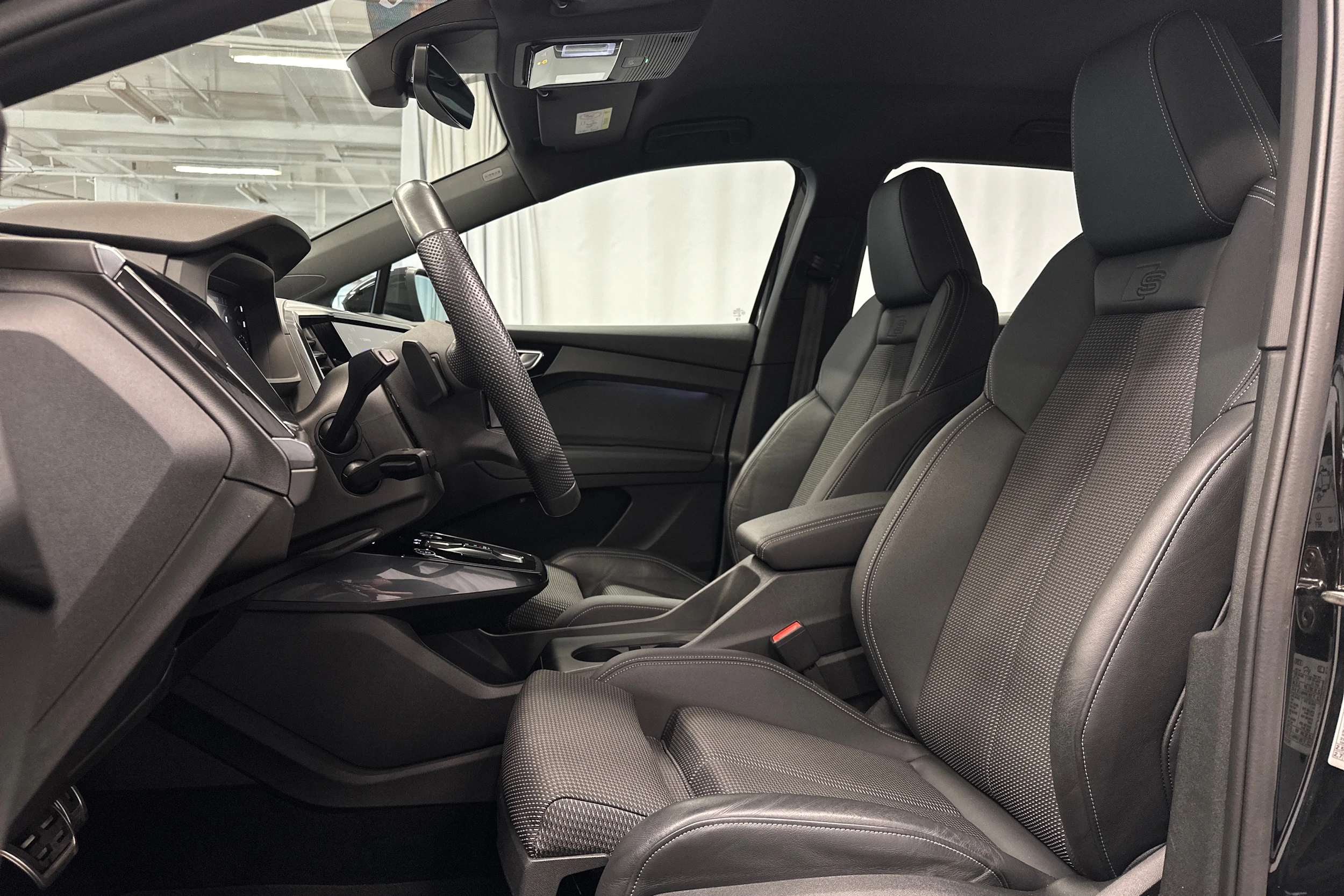 musta Audi Q4 e-tron 2023 kuva 14.