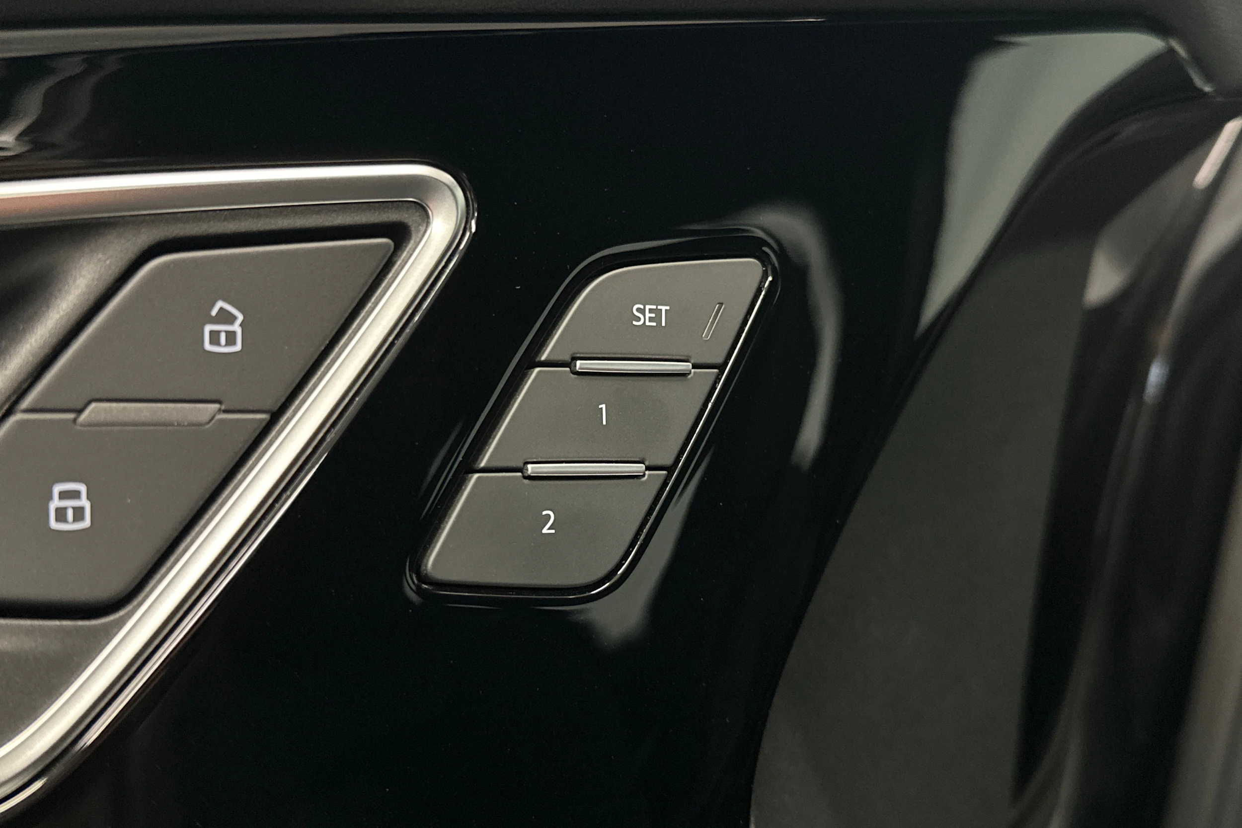 musta Audi Q4 e-tron 2023 kuva 16.