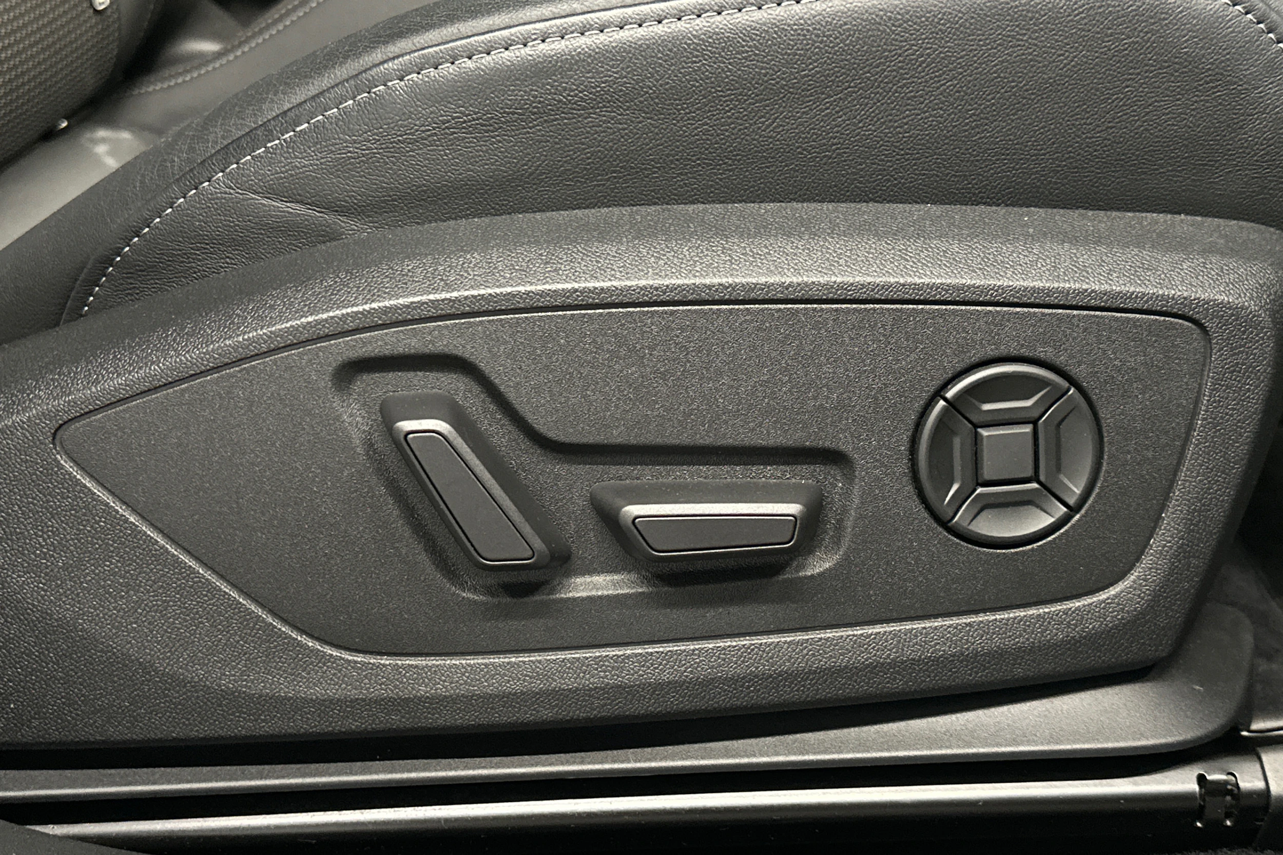 musta Audi Q4 e-tron 2023 kuva 17.