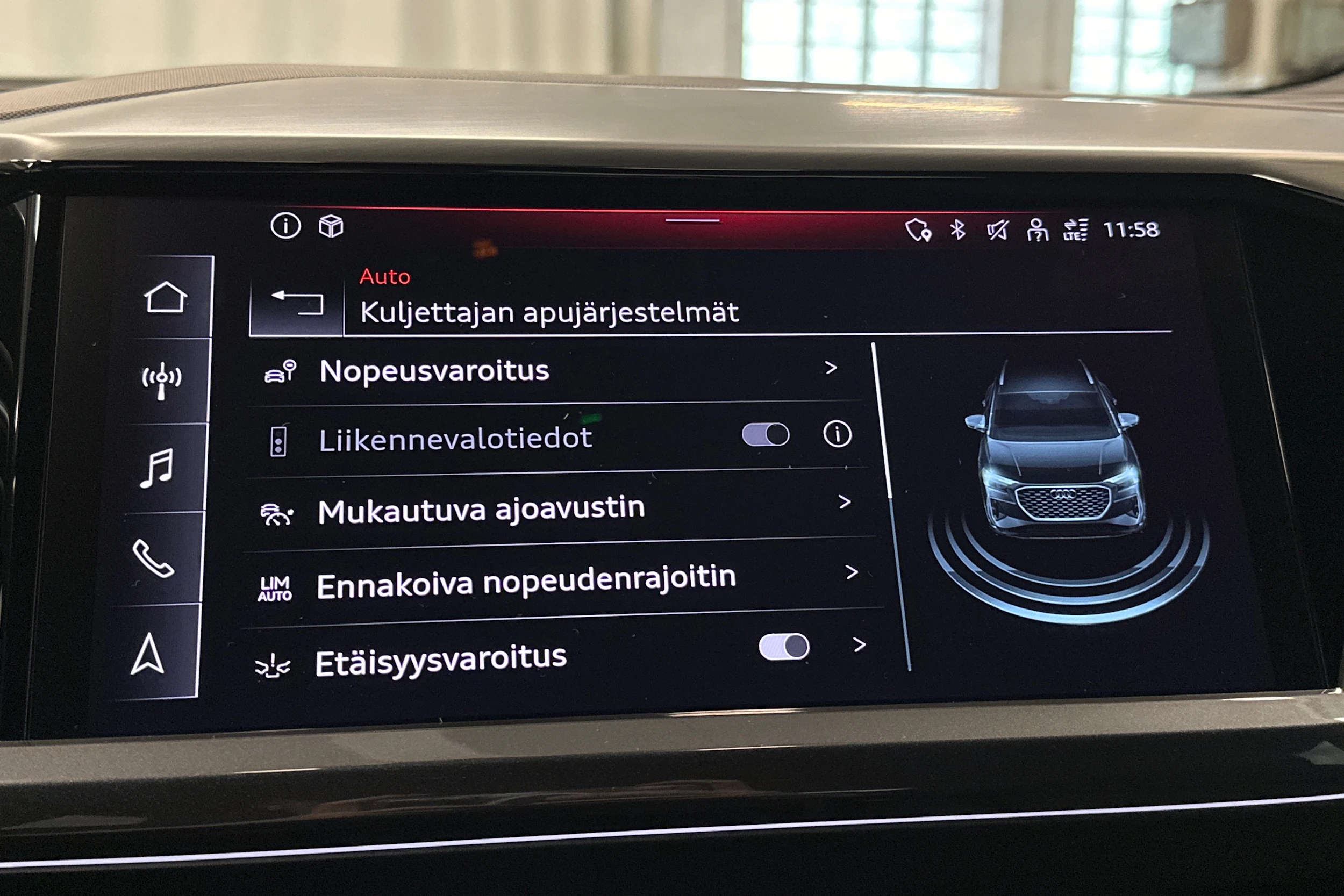 musta Audi Q4 e-tron 2023 kuva 27.