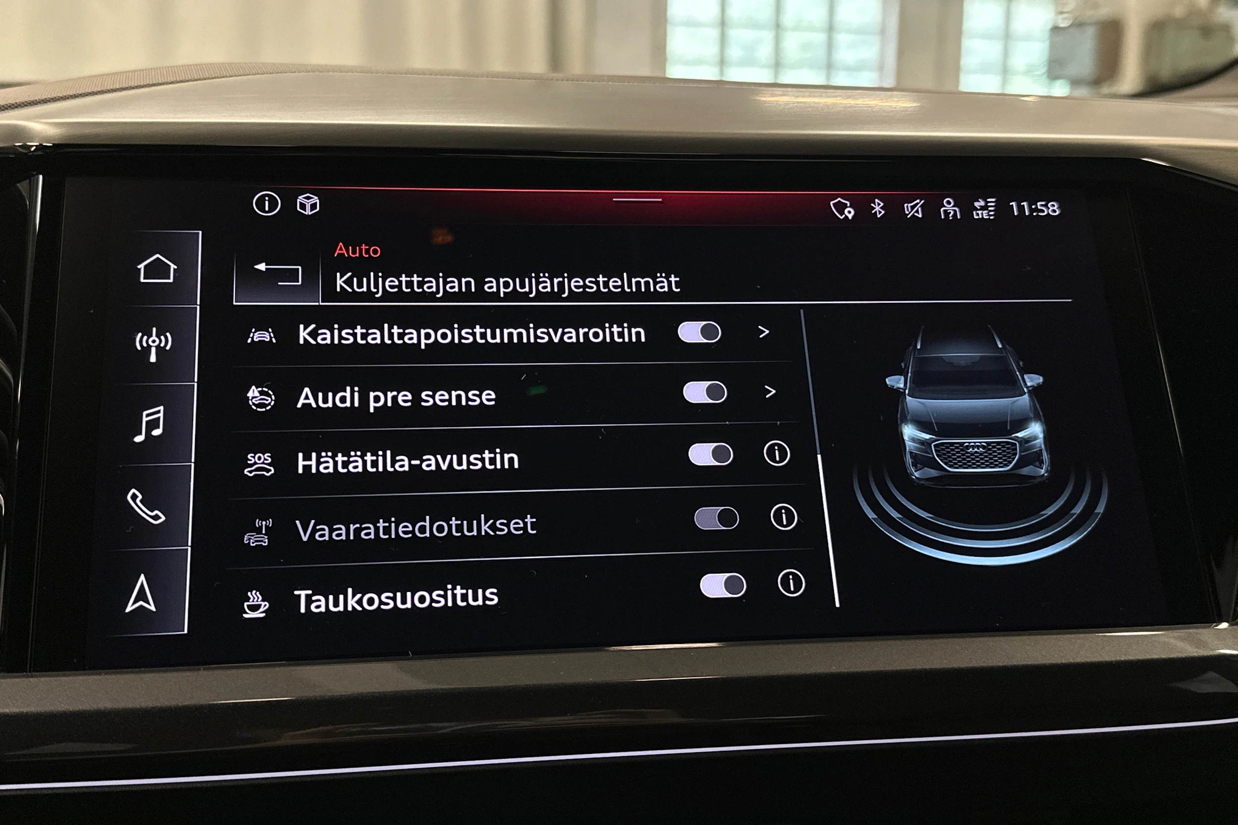 musta Audi Q4 e-tron 2023 kuva 28.