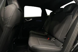 musta Audi Q4 e-tron 2023 kuva 8.