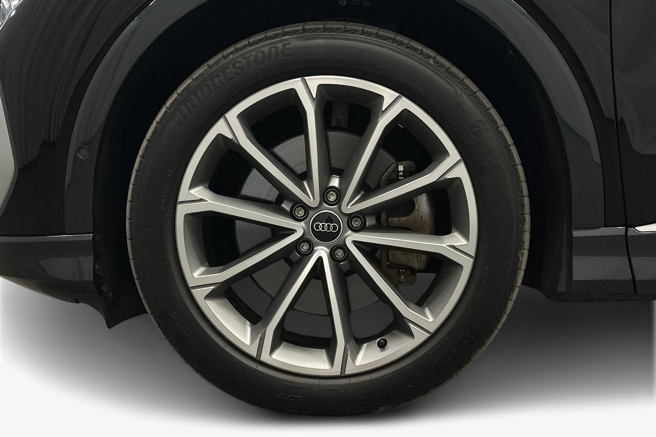 musta Audi Q4 e-tron 2023 kuva 9.
