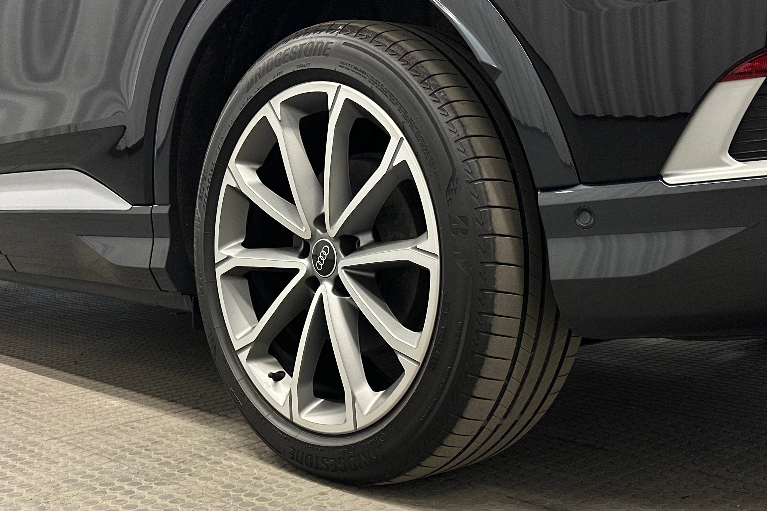 musta Audi Q4 e-tron 2023 kuva 10.