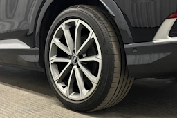 musta Audi Q4 e-tron 2023 kuva 10.