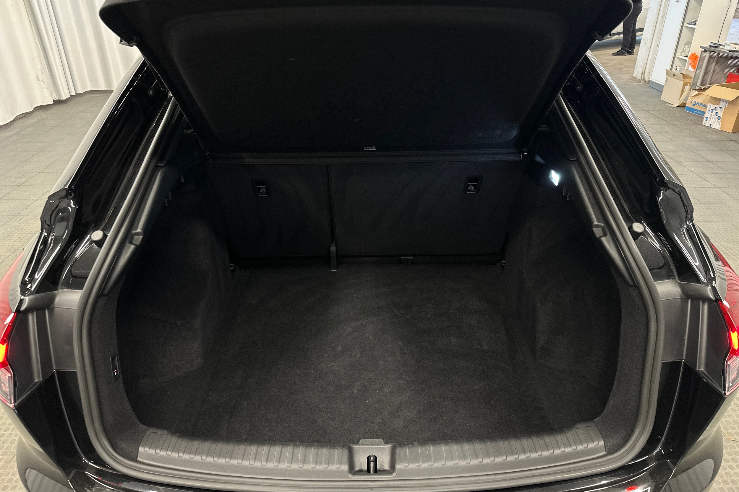 musta Audi Q4 e-tron 2023 kuva 11.
