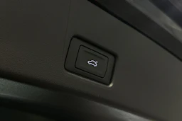 musta Audi Q4 e-tron 2023 kuva 12.