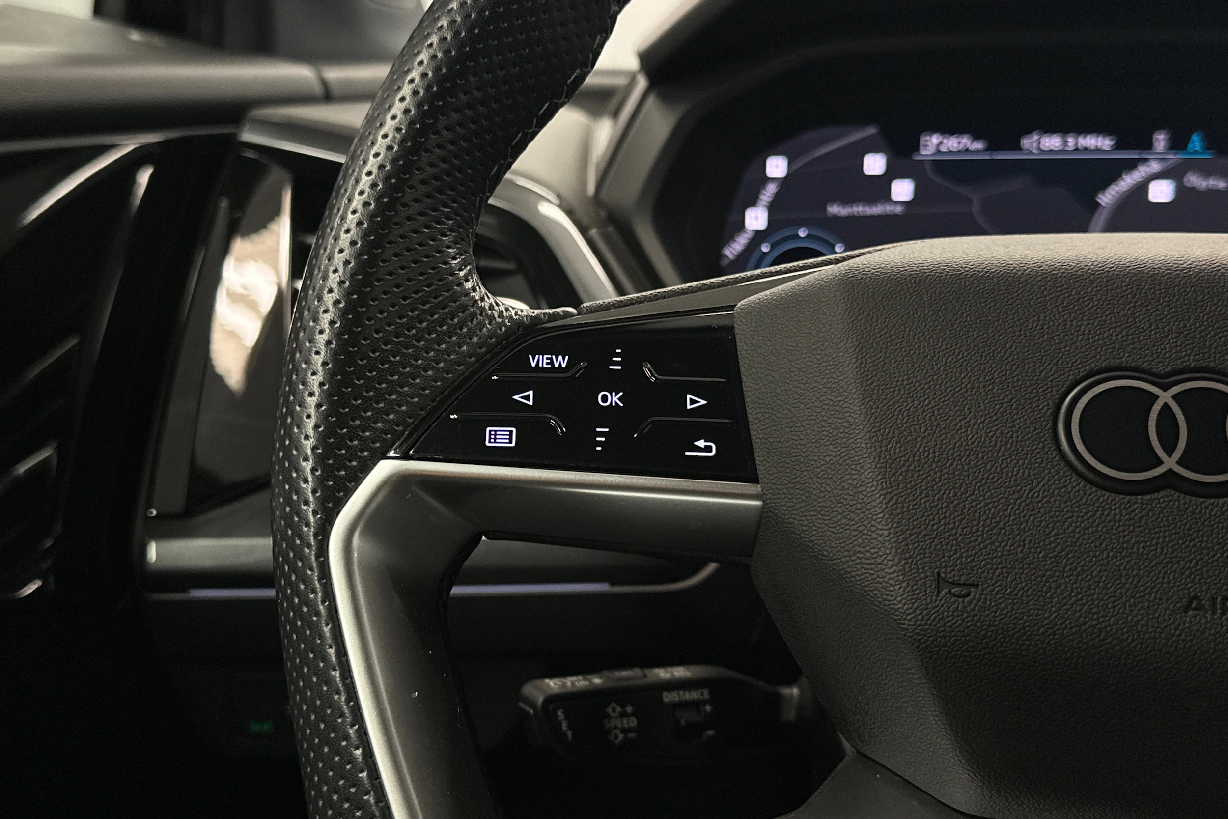 musta Audi Q4 e-tron 2023 kuva 16.