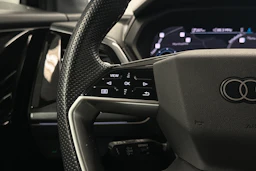 musta Audi Q4 e-tron 2023 kuva 16.