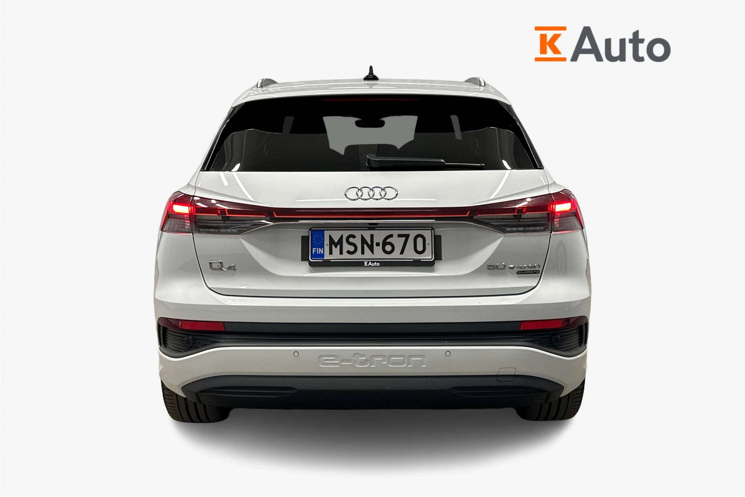 valkoinen Audi Q4 e-tron 2023 kuva 3.