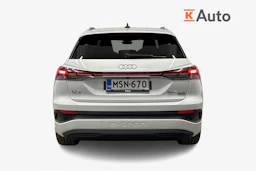 valkoinen Audi Q4 e-tron 2023 kuva 3.