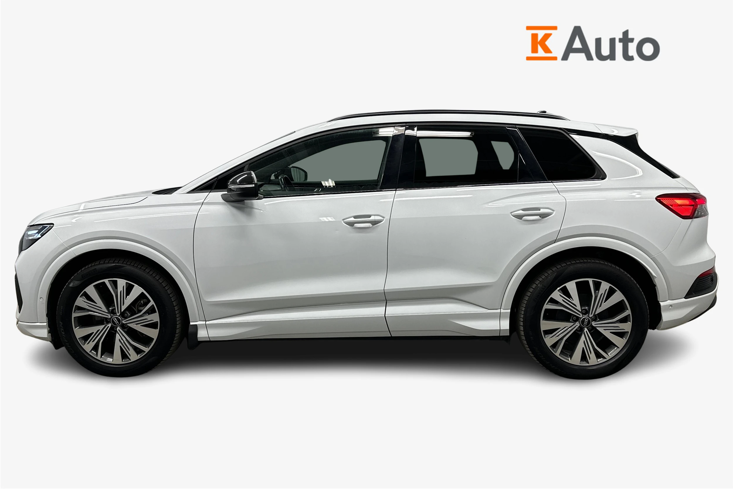 valkoinen Audi Q4 e-tron 2023 kuva 5.