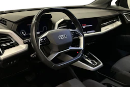 valkoinen Audi Q4 e-tron 2023 kuva 6.
