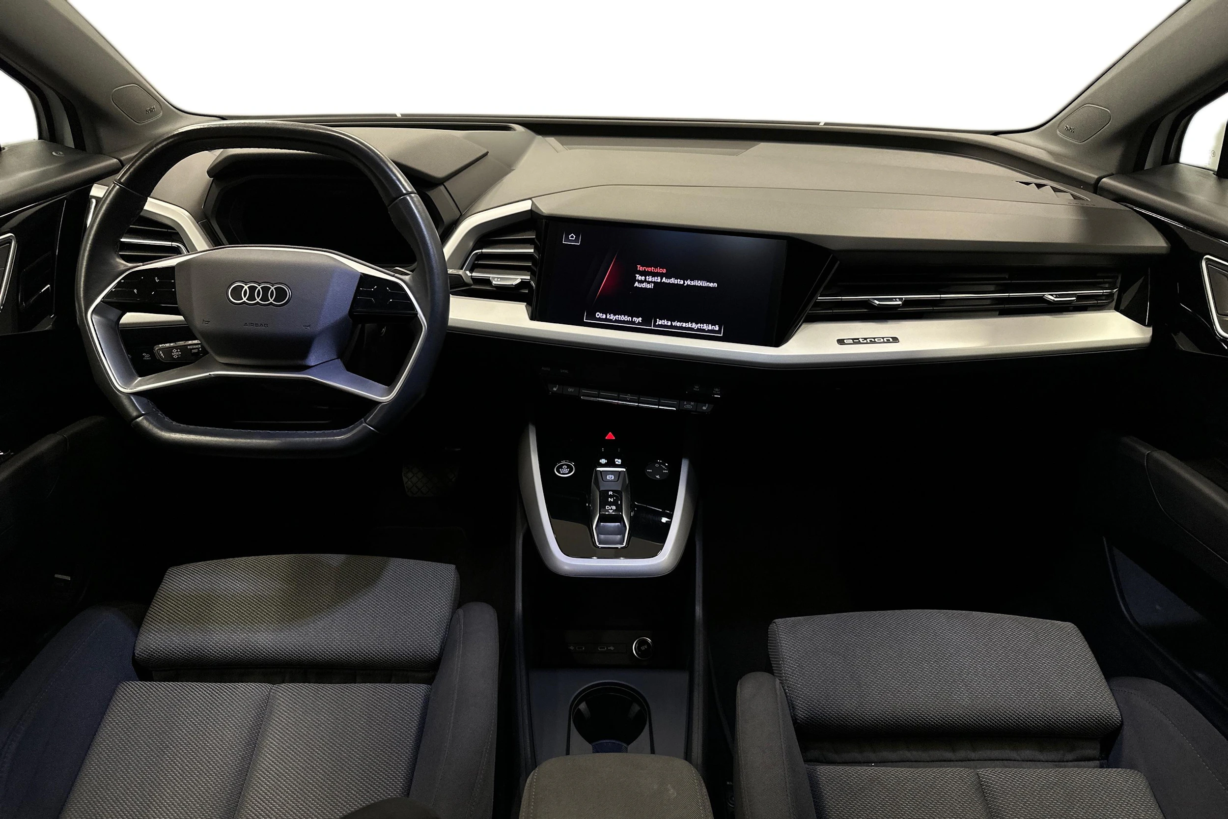 valkoinen Audi Q4 e-tron 2023 kuva 7.