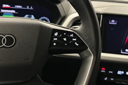 valkoinen Audi Q4 e-tron 2023 kuva 12.
