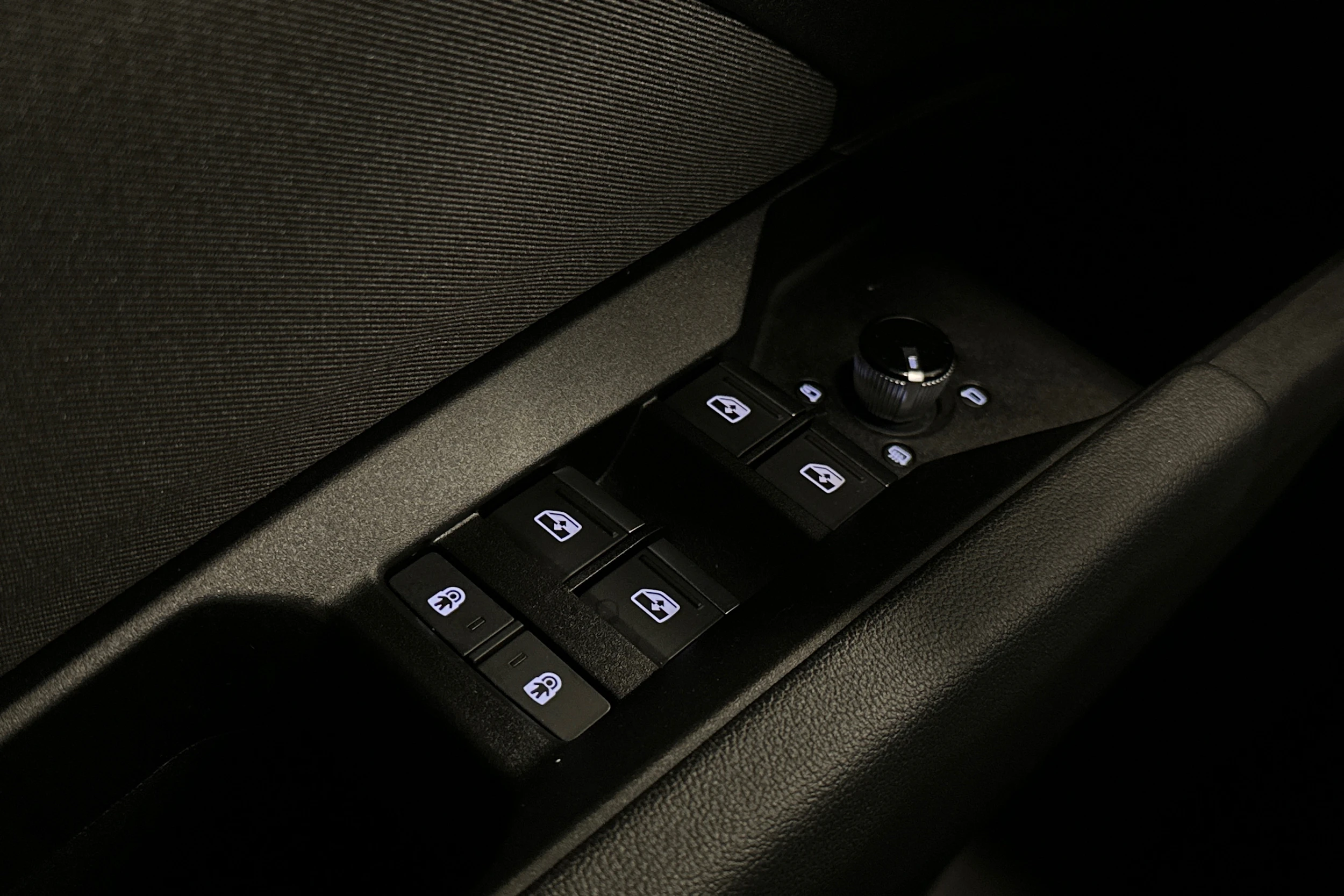 valkoinen Audi Q4 e-tron 2023 kuva 14.