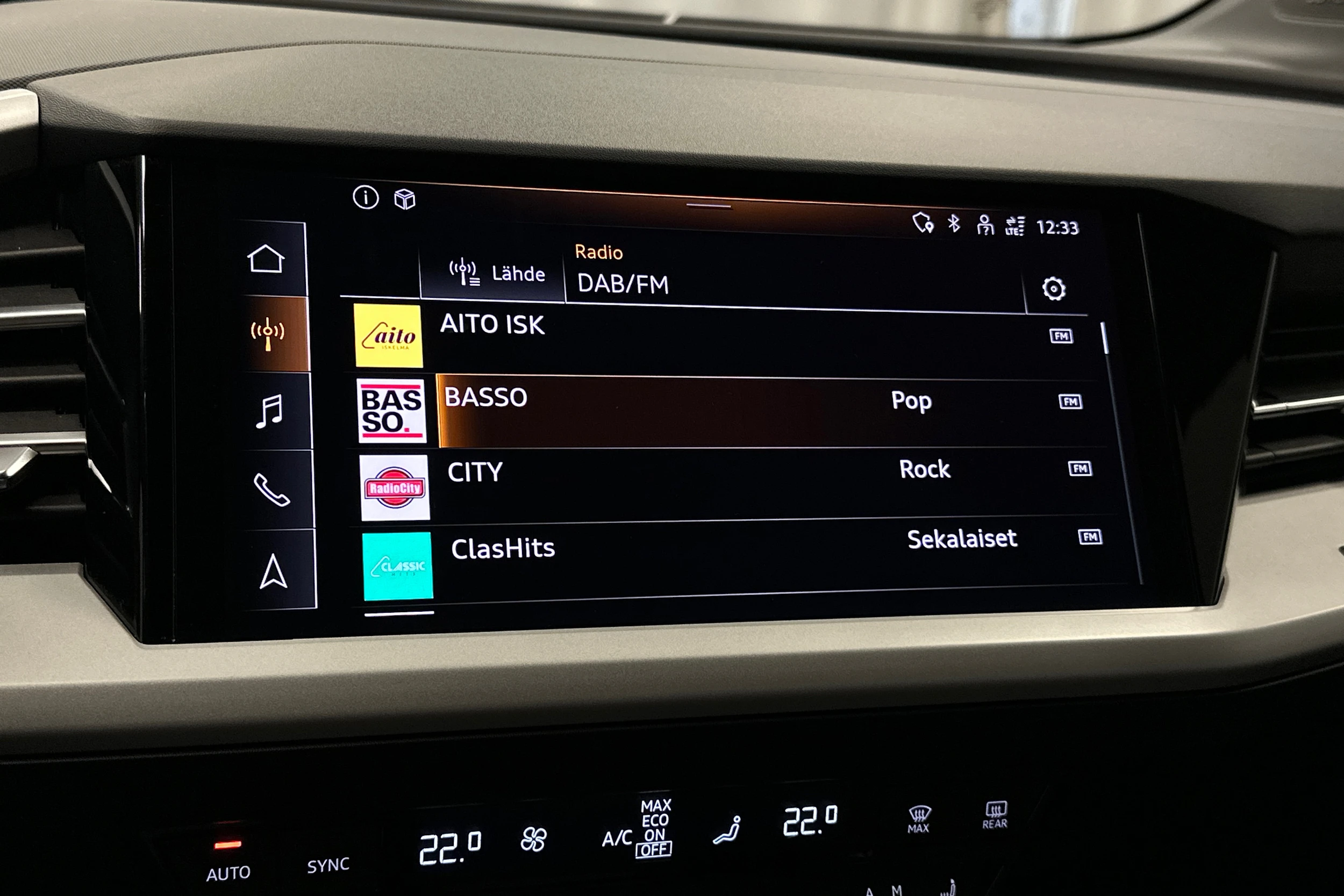 valkoinen Audi Q4 e-tron 2023 kuva 19.