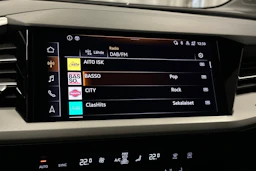 valkoinen Audi Q4 e-tron 2023 kuva 19.