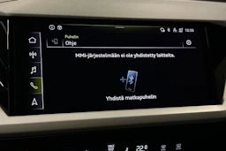 valkoinen Audi Q4 e-tron 2023 kuva 21.
