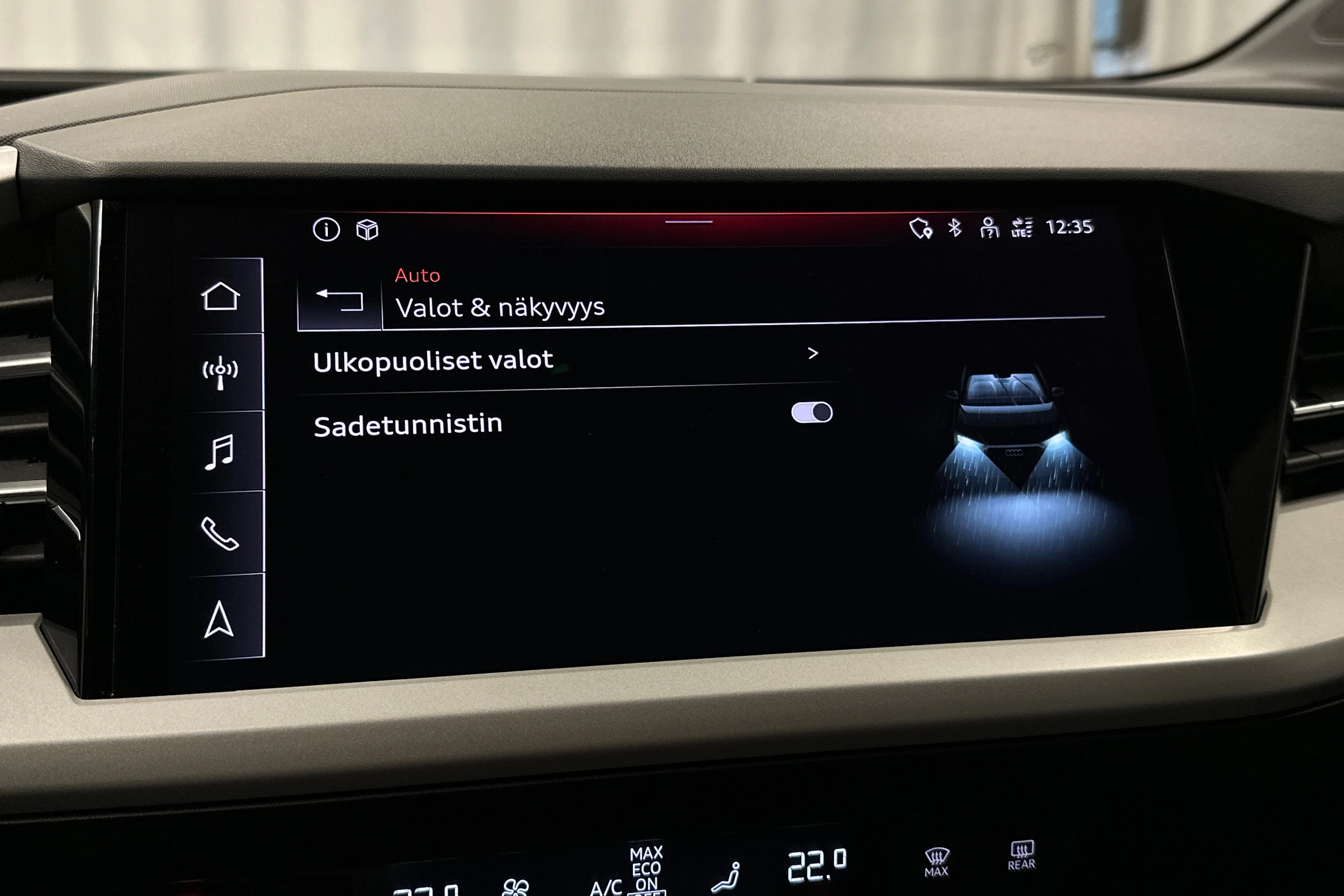 valkoinen Audi Q4 e-tron 2023 kuva 25.
