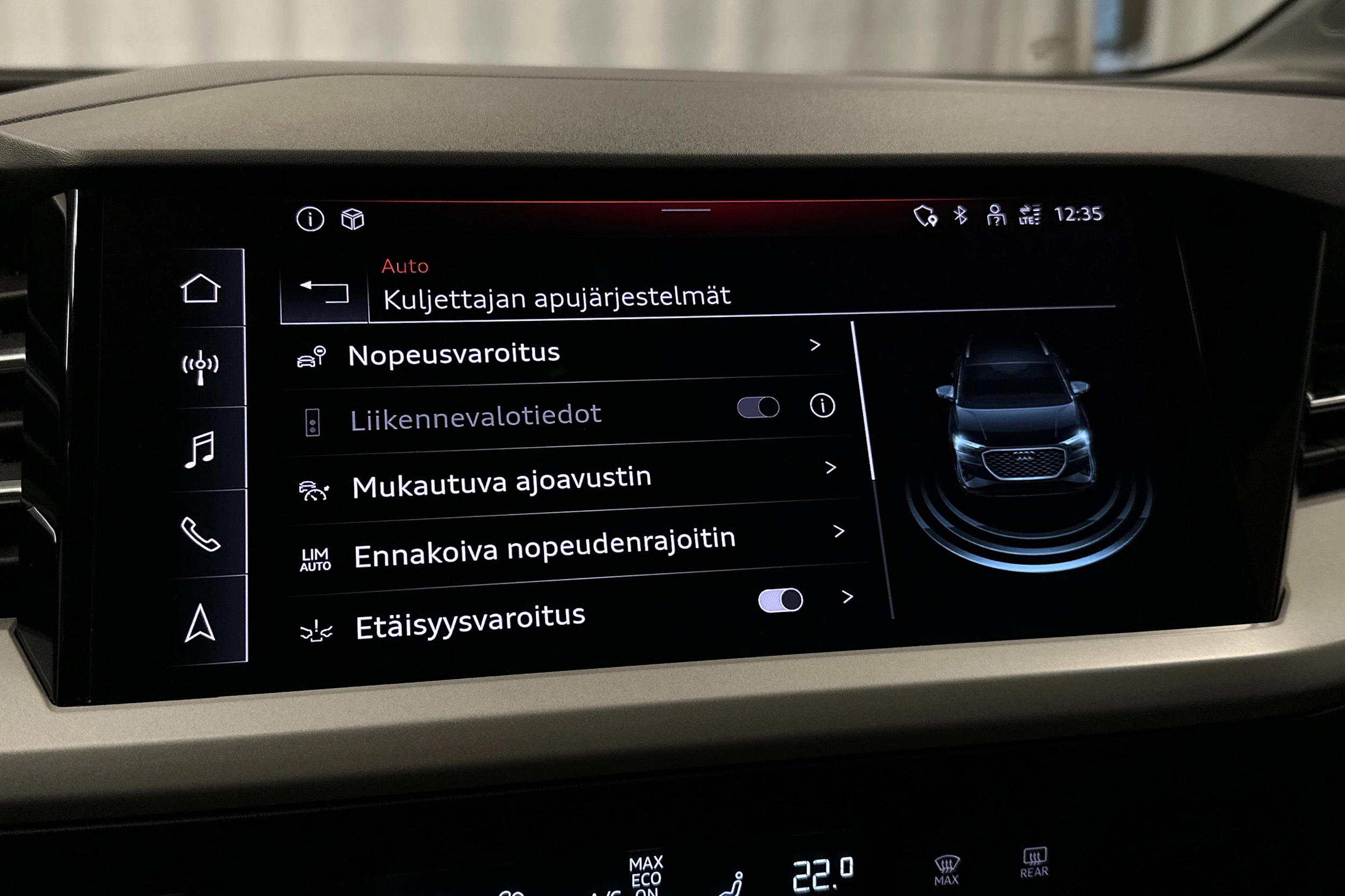 valkoinen Audi Q4 e-tron 2023 kuva 26.