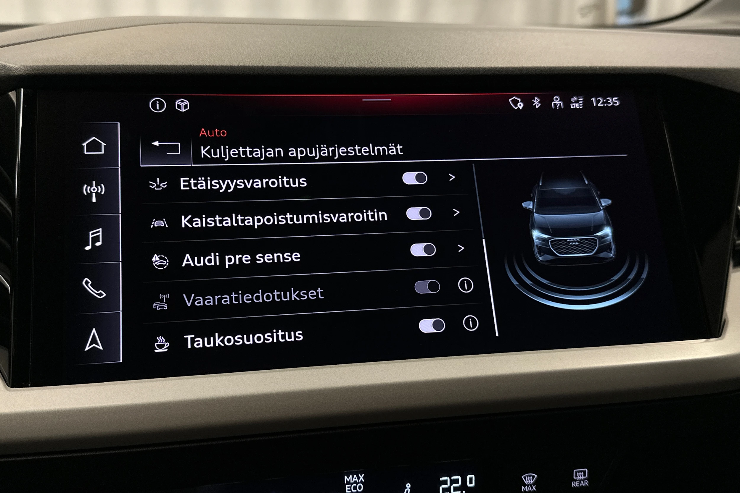 valkoinen Audi Q4 e-tron 2023 kuva 27.