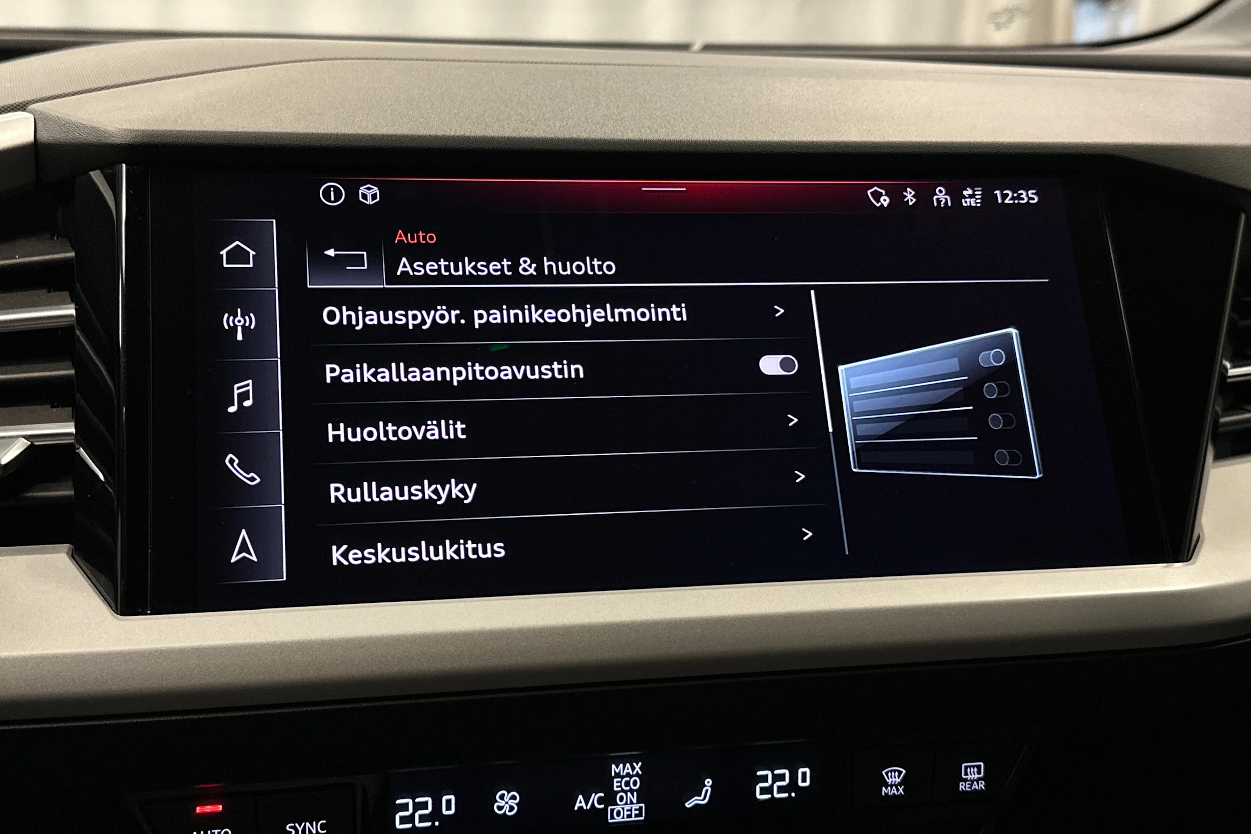 valkoinen Audi Q4 e-tron 2023 kuva 28.