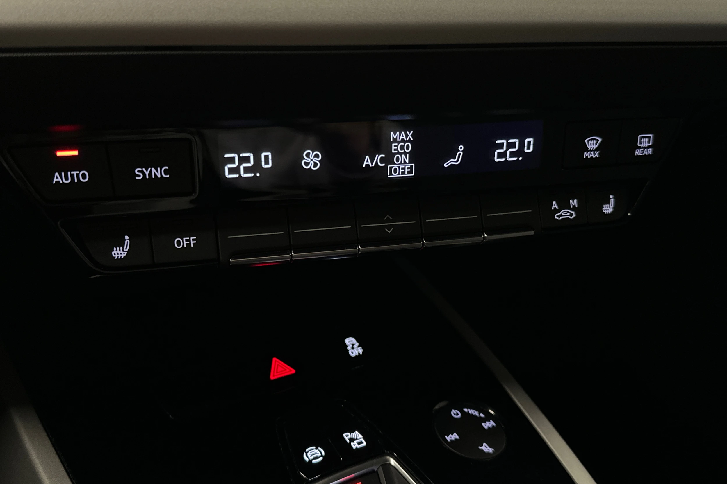 valkoinen Audi Q4 e-tron 2023 kuva 31.