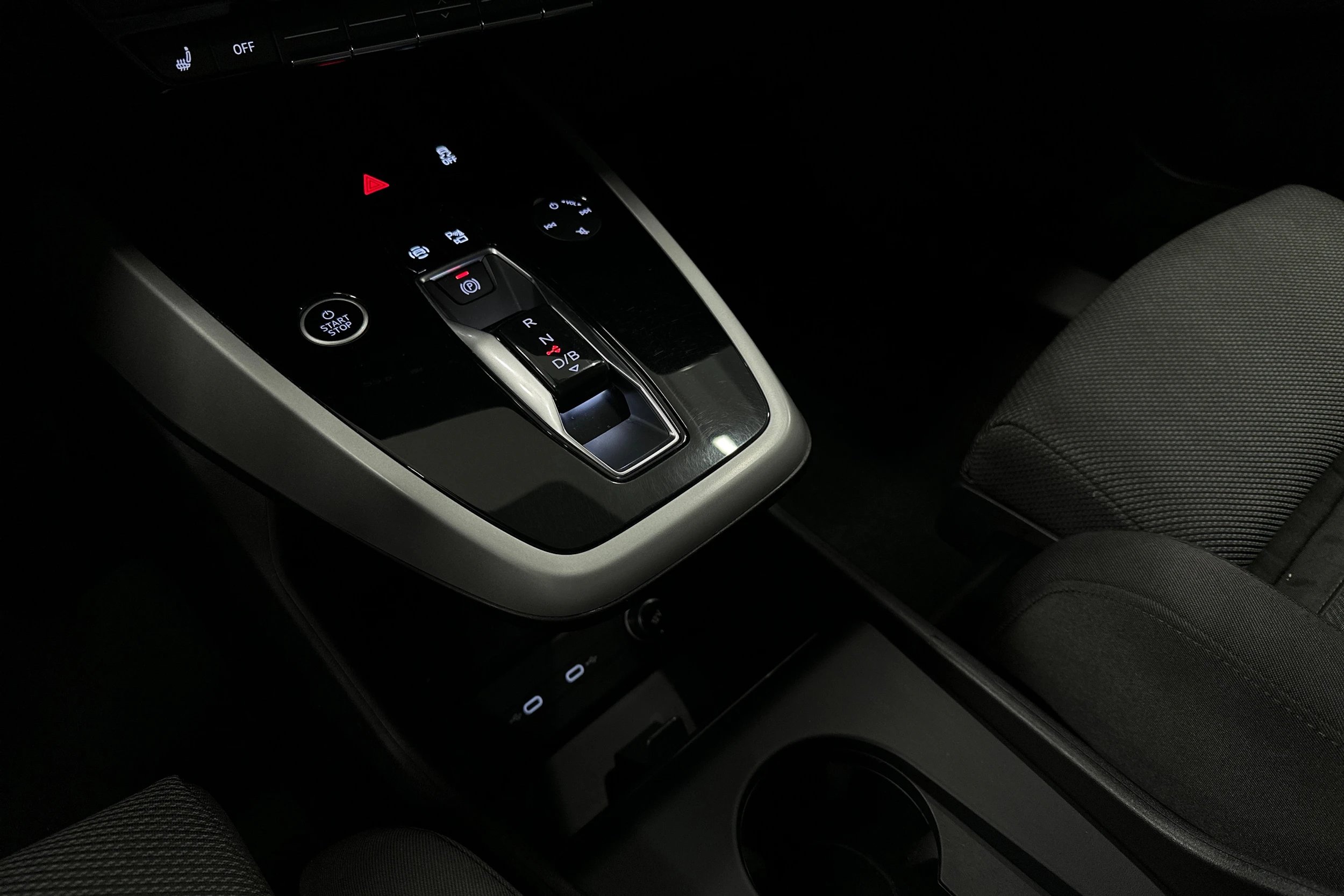 valkoinen Audi Q4 e-tron 2023 kuva 32.