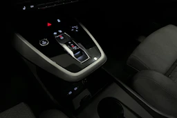 valkoinen Audi Q4 e-tron 2023 kuva 32.