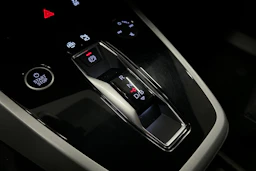 valkoinen Audi Q4 e-tron 2023 kuva 33.