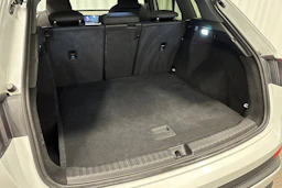 valkoinen Audi Q4 e-tron 2023 kuva 37.